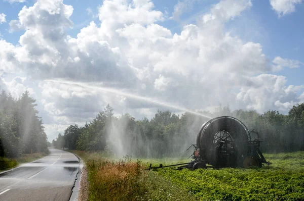 Agrarische water irrigatiesysteem — Stockfoto