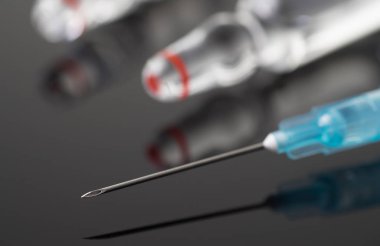 Tıbbi şişeleri ve şırınga