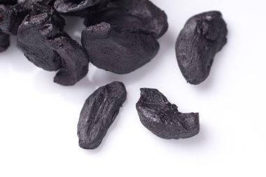 Siyah sarımsak yığını