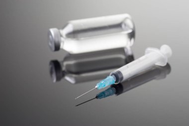 Tıbbi şişeleri ve şırınga