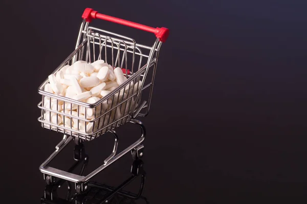 Shopping cart filled with medicine — Stock Photo, Image