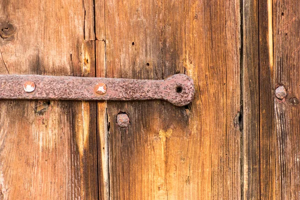 古いヴィンテージの木製のドアのドアのヒンジの詳細 — ストック写真