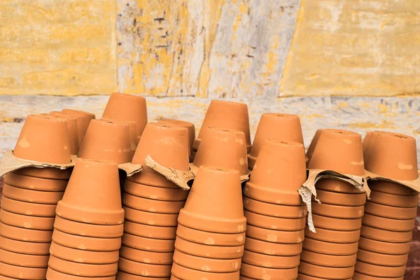Vasi di terracotta vuoti — Foto Stock