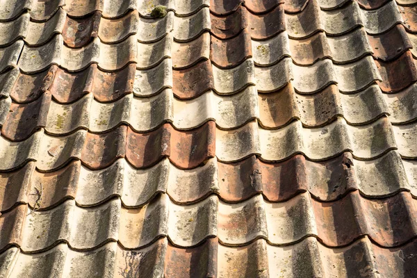 Primo piano del tetto di piastrelle vintage — Foto Stock