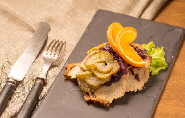 Dänische Spezialitäten und nationale Gerichte, hochwertiges offenes Sandwich — Stockfoto