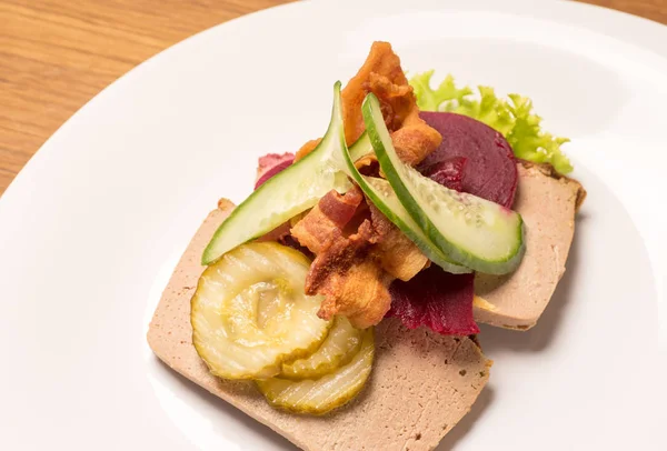 Dänische Spezialitäten und nationale Gerichte, hochwertiges offenes Sandwich — Stockfoto