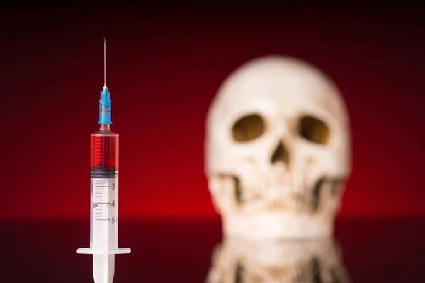 Blurry Skull and syringe — Stock Photo, Image