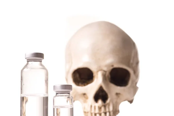 Medyczne fiolek i czaszki — Zdjęcie stockowe