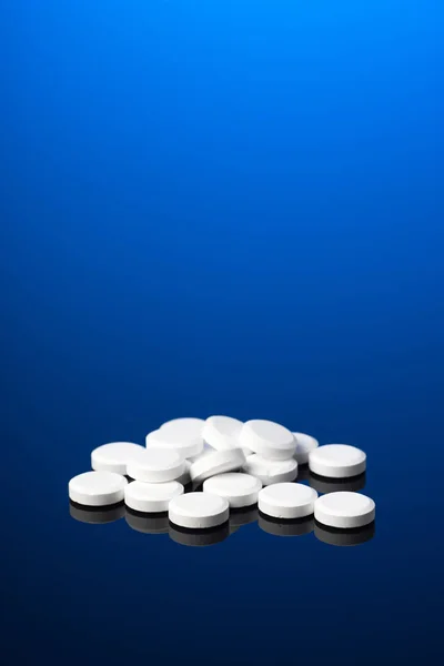 Montón de pastillas blancas —  Fotos de Stock