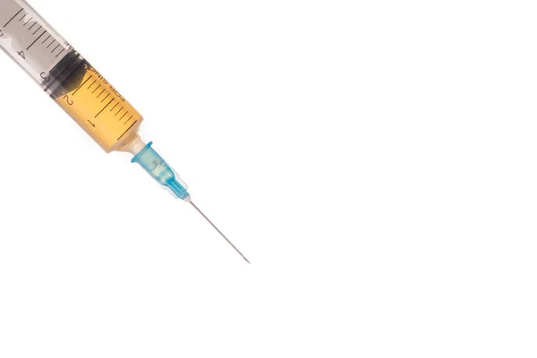 Syringe met bruine vloeistof — Stockfoto