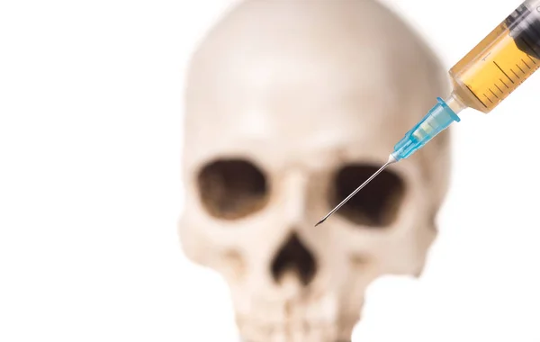 Blury Skull and Syringe — Stock Photo, Image