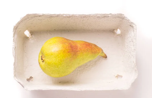 Organic pear i eco friendly container — Stock Photo, Image