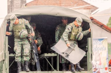 Zemin Ekvador başkanı için davetkar zorlayın