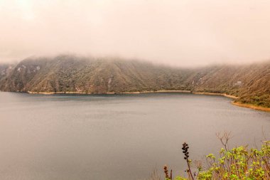 Laguna Cuicocha Gölü Ekvator çevresinde yürüyüş