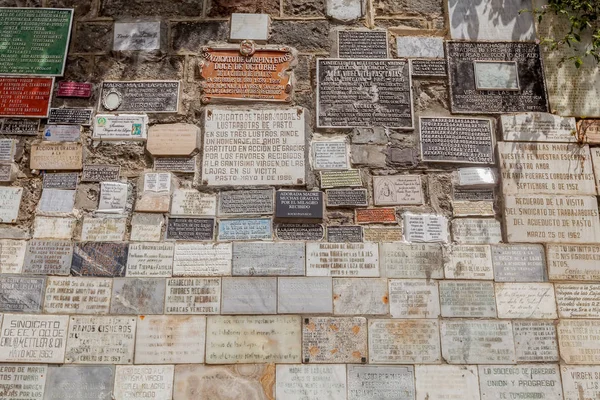 Placas de mármore com os textos religiosos, Igreja de Las Lajas — Fotografia de Stock