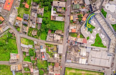 Kentsel yukarıdan birçok evlerde Banos De Agua Santa, Ecuador