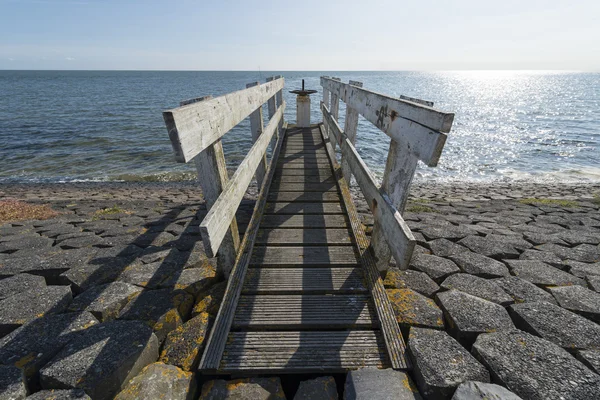 Doca de controle em um luis de água na ilha Vlieland — Fotografia de Stock