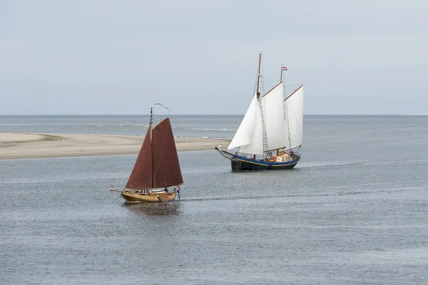 Yelkenli teknelerde Vlieland yakınındaki Wadden Denizi