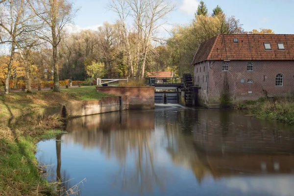 オランダのウィンタースウェイクの水車 berenschot — ストック写真