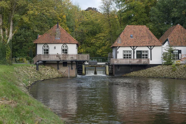 Wassermühle namens den helder in winterswijk in den Niederlanden — Stockfoto