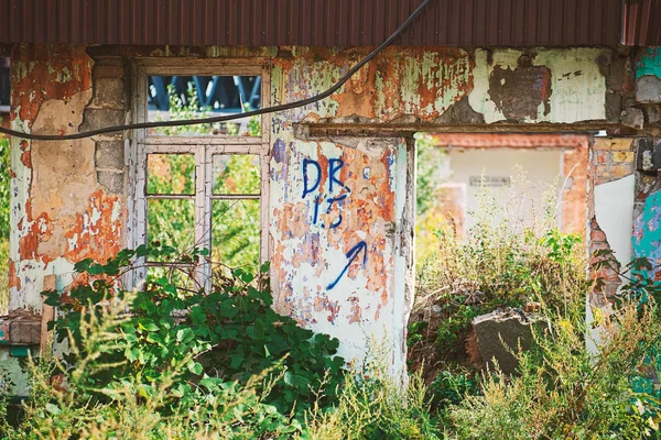 Oude gebouw vernietigd — Stockfoto