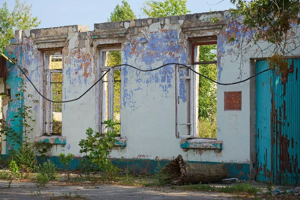 Deel van het verwoeste gebouw — Stockfoto