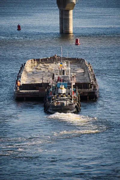 Tug and barge — Stock Photo, Image