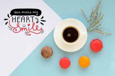 Not aşk itirafı ve kahve ile Sevgililer günü genel gider kompozisyonu