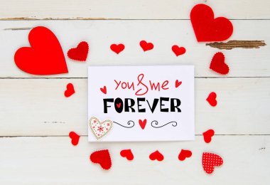 Sevgililer günü vintage genel gider kompozisyonu kalpleri ve tebrik