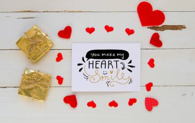 Sevgililer günü vintage genel gider kompozisyonu kalpleri ve tebrik