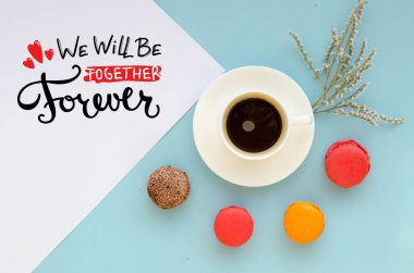 Not aşk itirafı ve kahve ile Sevgililer günü genel gider kompozisyonu