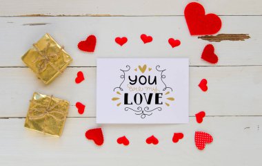 Sevgililer günü vintage genel gider kompozisyonu kalpleri ve tebrik