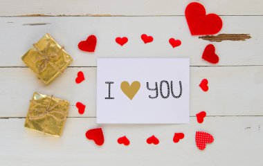 Sevgililer günü vintage genel gider kompozisyonu kalpleri ve tebrik