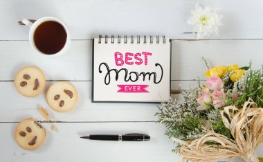 Kadınlar Günü tebrik Not şablonu yazı ile