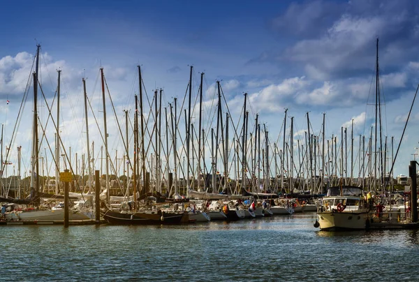 Sailing yacht harbor with many sailboats in the evening light in Cuxhaven, Germany — Stock Photo, Image