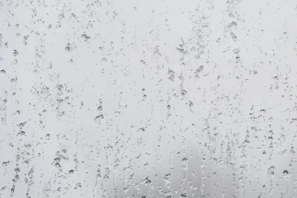 Ventana con gotas de nieve y lluvia, textura de fondo de mal tiempo con espacio para copiar —  Fotos de Stock