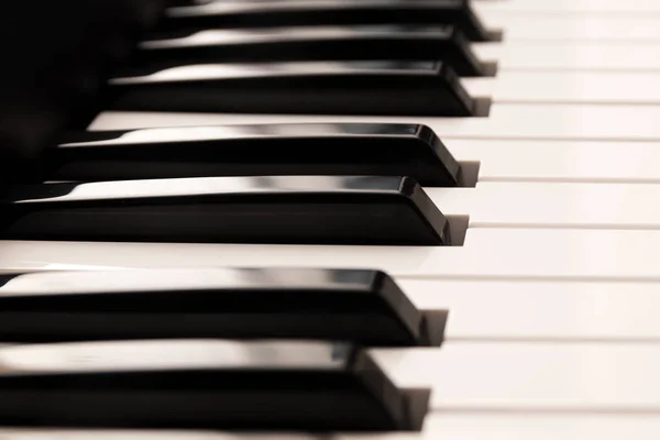 Classic grand piano keyboard, close up of the  glossy black and white keys from the side, music background — Stock Photo, Image