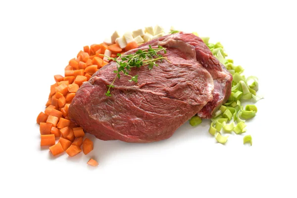 Pedaço Carne Crua Com Ingredientes Vegetais Como Cenoura Alho Poró — Fotografia de Stock