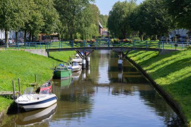 Friedrichstadt 'ta, Hollandalı yerleşimciler tarafından kurulmuş güzel bir kasaba ve seyahat merkezi olan Gracht veya kanal, kopyalama alanı