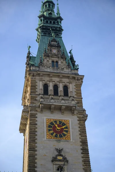 Clock tower, detail of the famous historic town hall in the city of Hamburg against a blue sky — 图库照片
