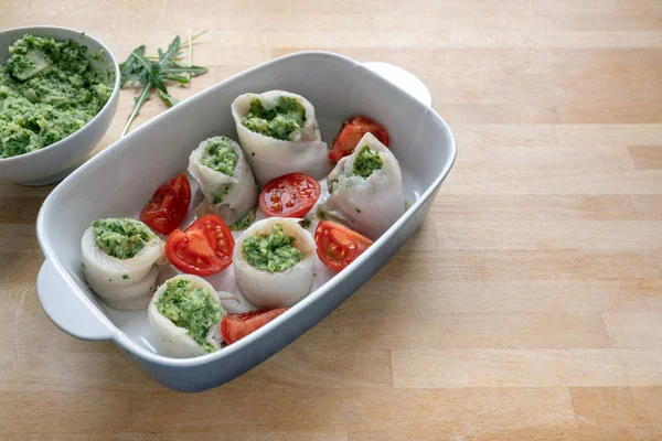 Fish Rolls Plaice Fillets Filled Mashed Celery Arugula Placed Tomatoes — Stock Photo, Image
