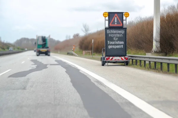 Rode Witte Ketting Barrière Voor Een Bedrijf Ondertekenen Met Duitse — Stockfoto