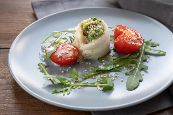 Fiskfilé Rullar Från Rödspätta Fylld Med Mosad Selleri Och Ruccola — Stockfoto