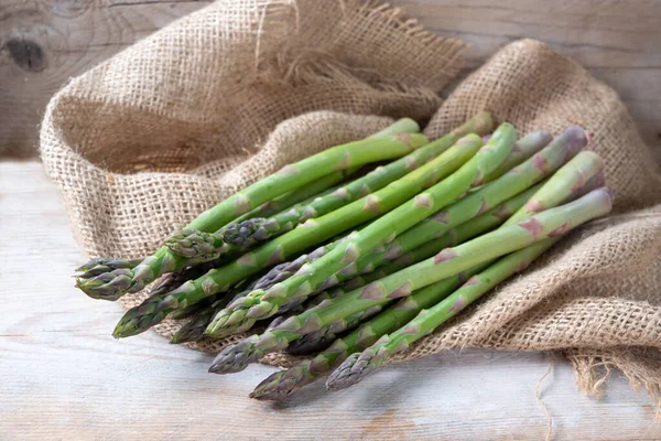 Organic Green Asparagus Asparagus Officinalis Fresh Market Coarse Burlap Rustic — Stock Photo, Image