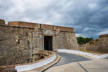 Rakamlar, Girona, İspanya 'nın Figueres kasabasındaki Sant Ferran Şatosu Avrupa' daki en büyük kaledir...