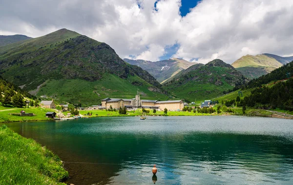 Vall de Nuria Gölü Katalan Pireneleri, İspanya ve Avrupa 'daki Sığınak.