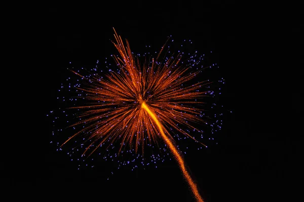 Πυροτεχνήματα Φωτίζουν Τον Ουρανό Εκθαμβωτική Οθόνη — Φωτογραφία Αρχείου