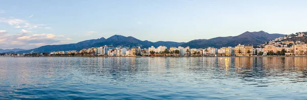 rosas şehir, Akdeniz, Katalonya, İspanya yakınındaki kıyı panorama Costa brava