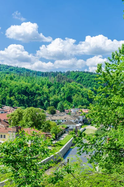 Saat Kulesi 'nin ve geleneksel mimari kompleksinin güzel manzarası 