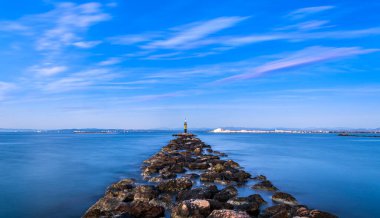 Güller Körfezi 'ndeki dalgalı su kayaları, İspanya, Kosta Brava, uzun süre açık